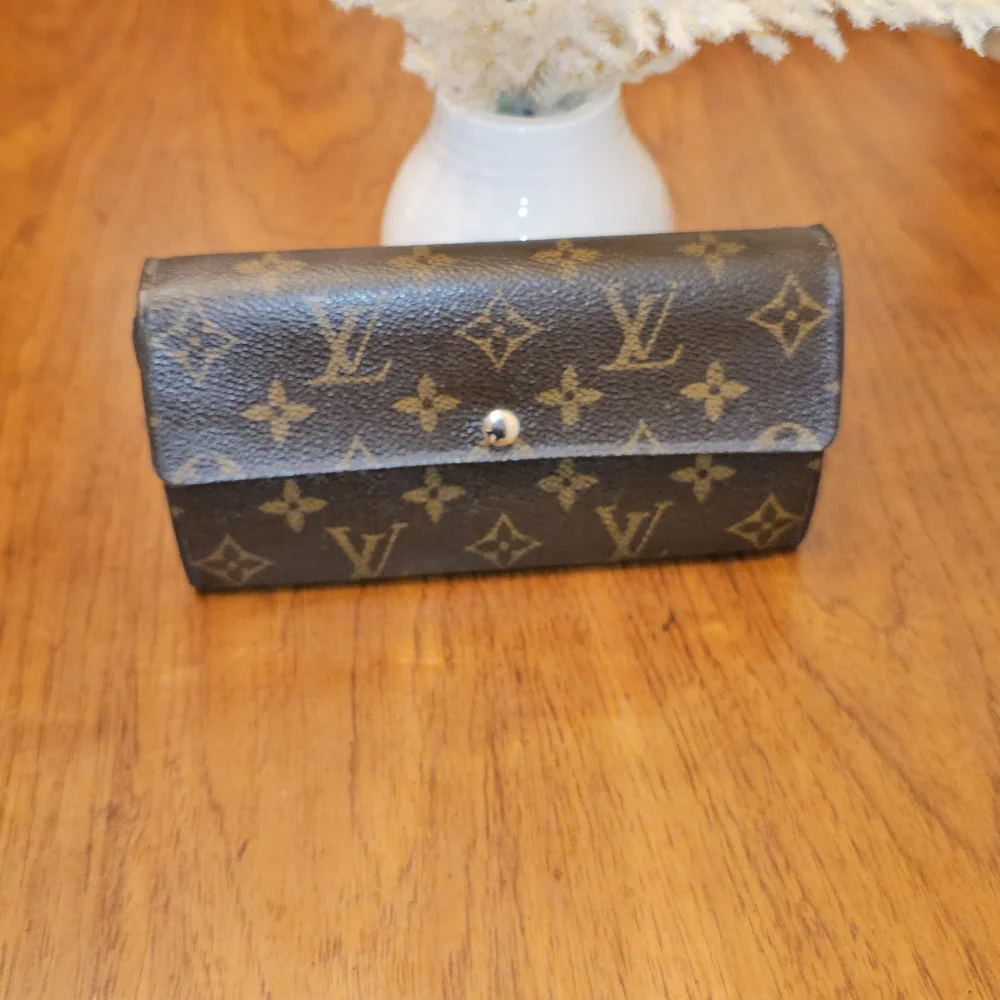 LOUIS VUITTON Luxury Brown Designer Chain Wallet - Picture 3 of 16